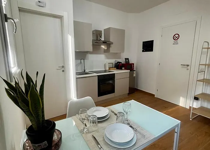 Modern In - Luna 1 Apartment